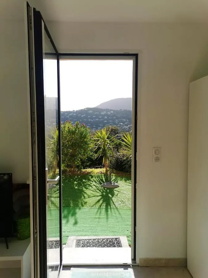 Appartement Charmant Proche Plage De Cavalaire Sur Mer 40 M² France